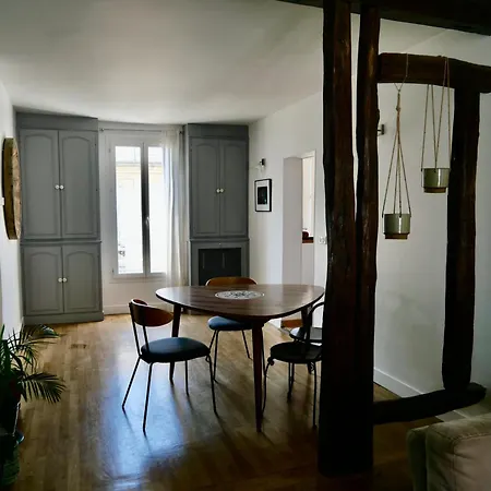 Amazing 1 Bedroom At Abbesses Paris