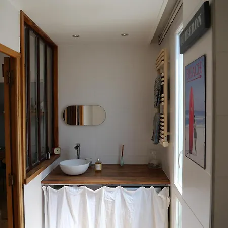 Amazing 1 Bedroom At Abbesses Paris