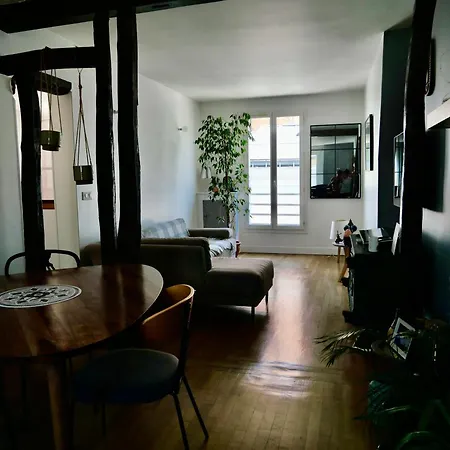 Amazing 1 Bedroom At Abbesses Paris