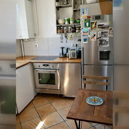Amazing 1 Bedroom At Abbesses Apartment *